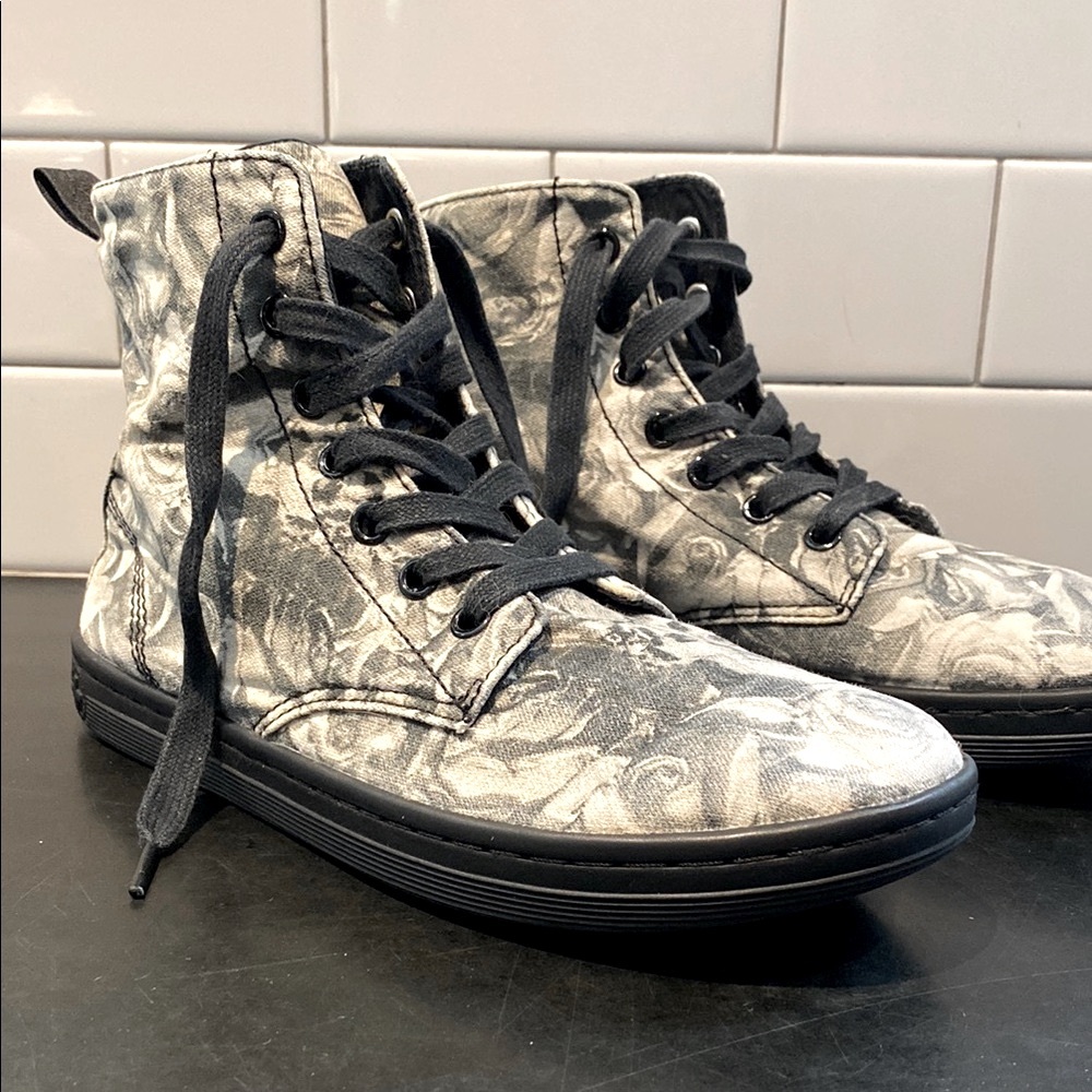 DR. MARTENS Hackney Black Grey Skull & Roses Print Canvas Sneakers US 7 / EU 38
